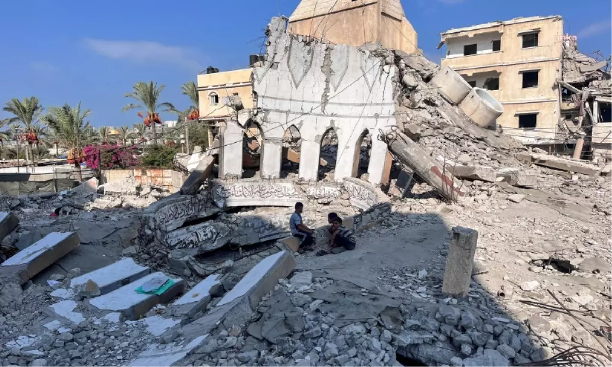 İsrail’in Gazze’deki Cami ve Okulları Hedef Aldığı Saldırıda 24 Filistinli Öldü