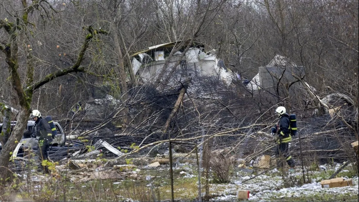 Litvanya’da akılalmaz olay: Uçak eve düştü