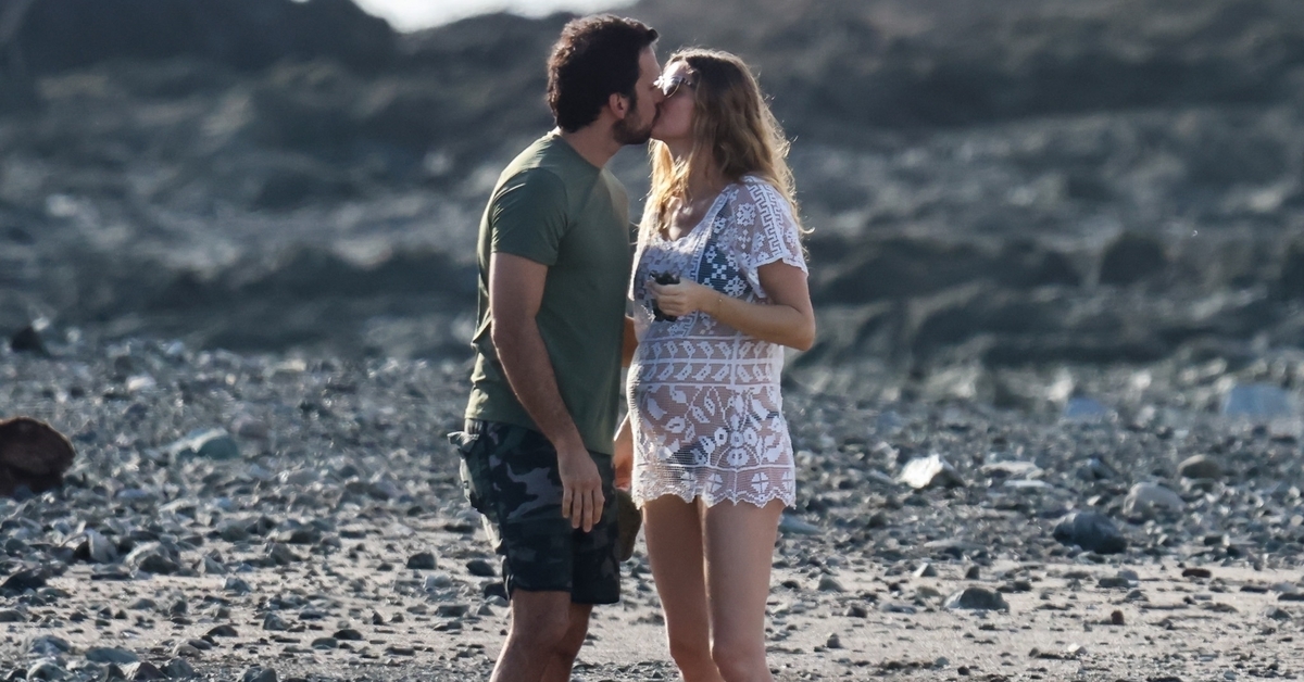 Hamile Gisele Bündchen sevgilisi Joaquim Valente ile tatilde aşka geldi