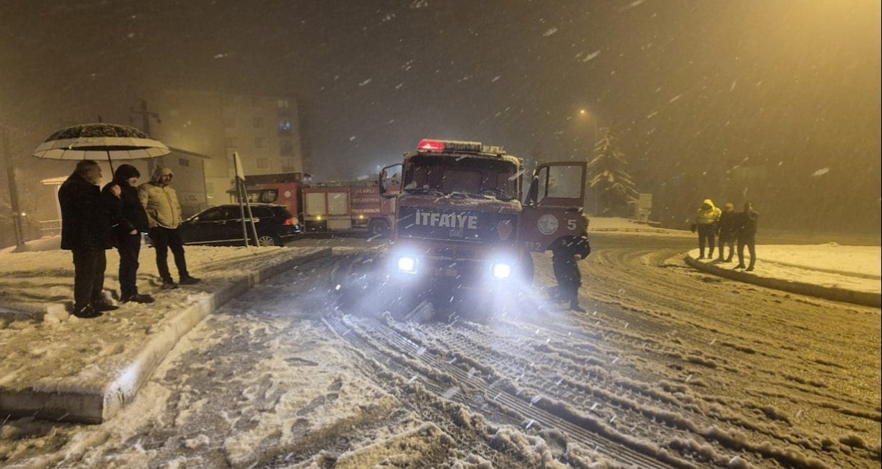 Ereğli yolu kapandı, okullar tatil edildi