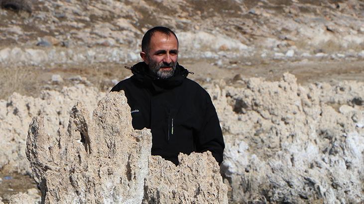 Van Gölü’nde sular çekildi, ortaya çıktı! Görmek için birçok kişi buraya geliyor