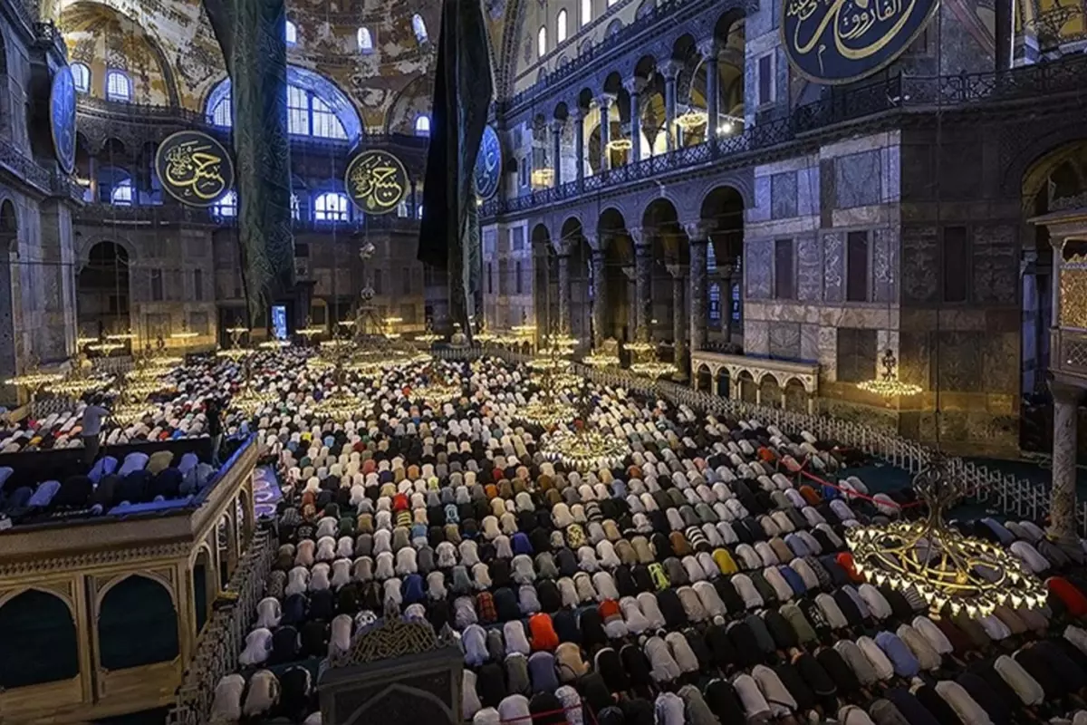 Diyanet duyurdu! İşte il il bayram namazı saatleri